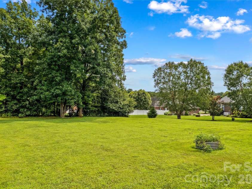 209 Seven Springs Loop, Statesville, NC 28625.  MLS# CAR4415479, YatesRealty ID 44985. 