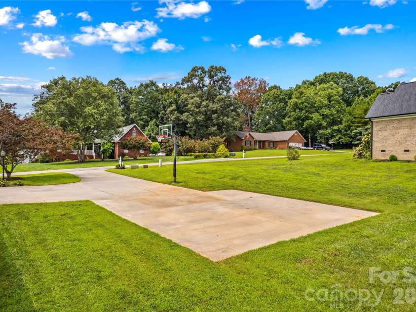 209 Seven Springs Loop, Statesville, NC 28625.  MLS# CAR4415479, YatesRealty ID 44985. 