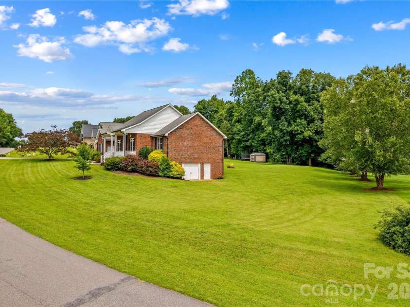 209 Seven Springs Loop, Statesville, NC 28625.  MLS# CAR4415479, YatesRealty ID 44985. 