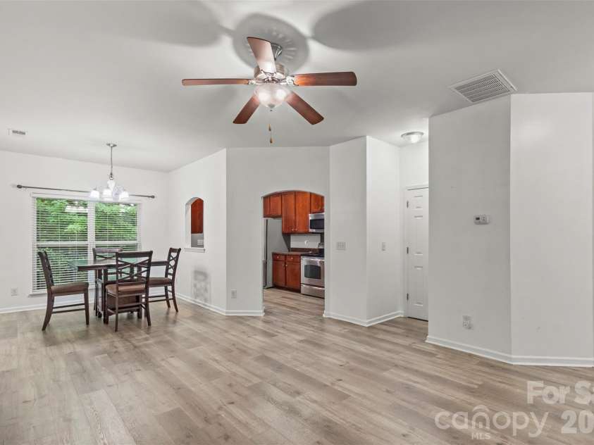 4707 Craigmoss Lane, Charlotte, NC 28278.  MLS# CAR4412951, YatesRealty ID 44986. 