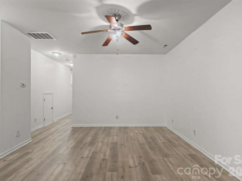 4707 Craigmoss Lane, Charlotte, NC 28278.  MLS# CAR4412951, YatesRealty ID 44986. 