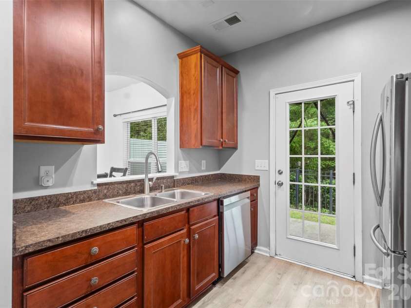 4707 Craigmoss Lane, Charlotte, NC 28278.  MLS# CAR4412951, YatesRealty ID 44986. 