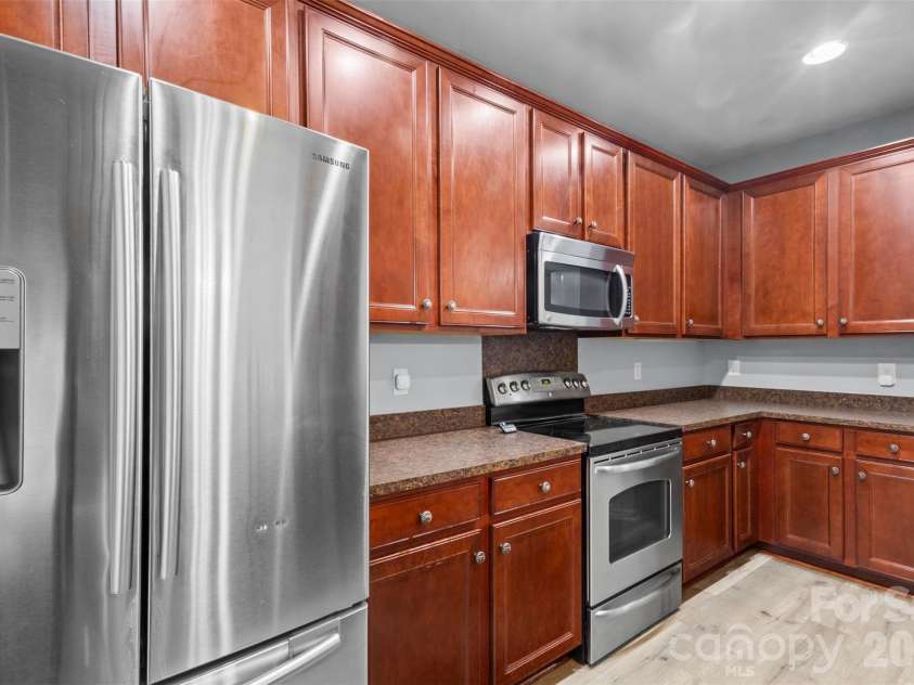 4707 Craigmoss Lane, Charlotte, NC 28278.  MLS# CAR4412951, YatesRealty ID 44986. 
