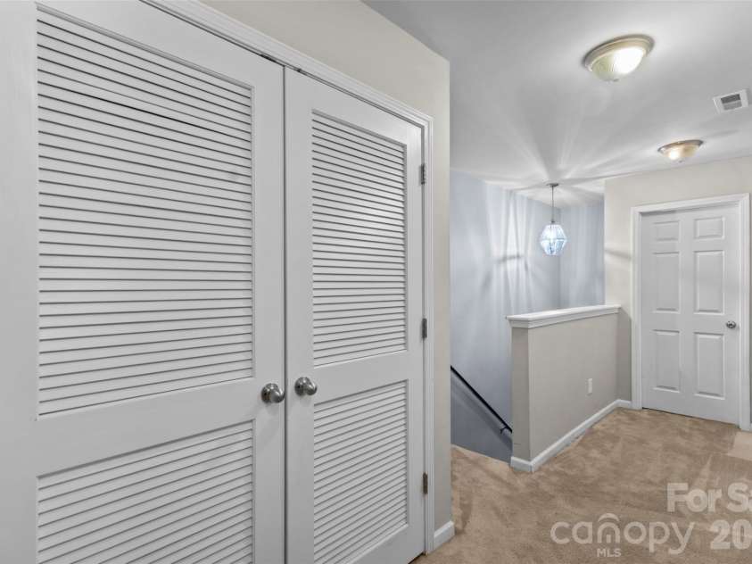 4707 Craigmoss Lane, Charlotte, NC 28278.  MLS# CAR4412951, YatesRealty ID 44986. 