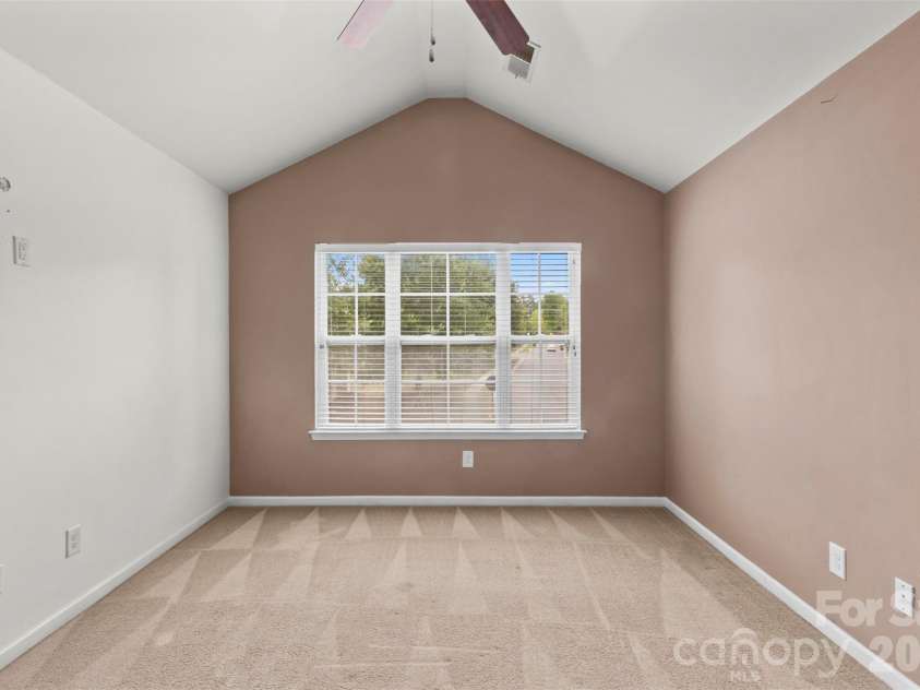 4707 Craigmoss Lane, Charlotte, NC 28278.  MLS# CAR4412951, YatesRealty ID 44986. 