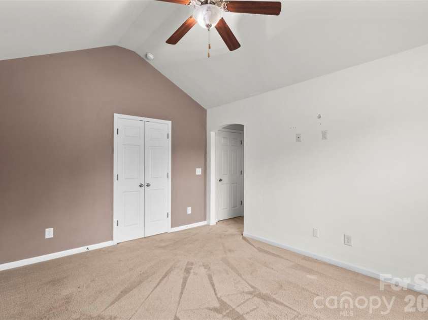 4707 Craigmoss Lane, Charlotte, NC 28278.  MLS# CAR4412951, YatesRealty ID 44986. 