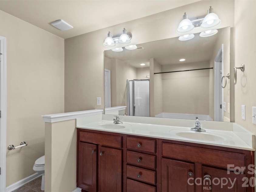 4707 Craigmoss Lane, Charlotte, NC 28278.  MLS# CAR4412951, YatesRealty ID 44986. 