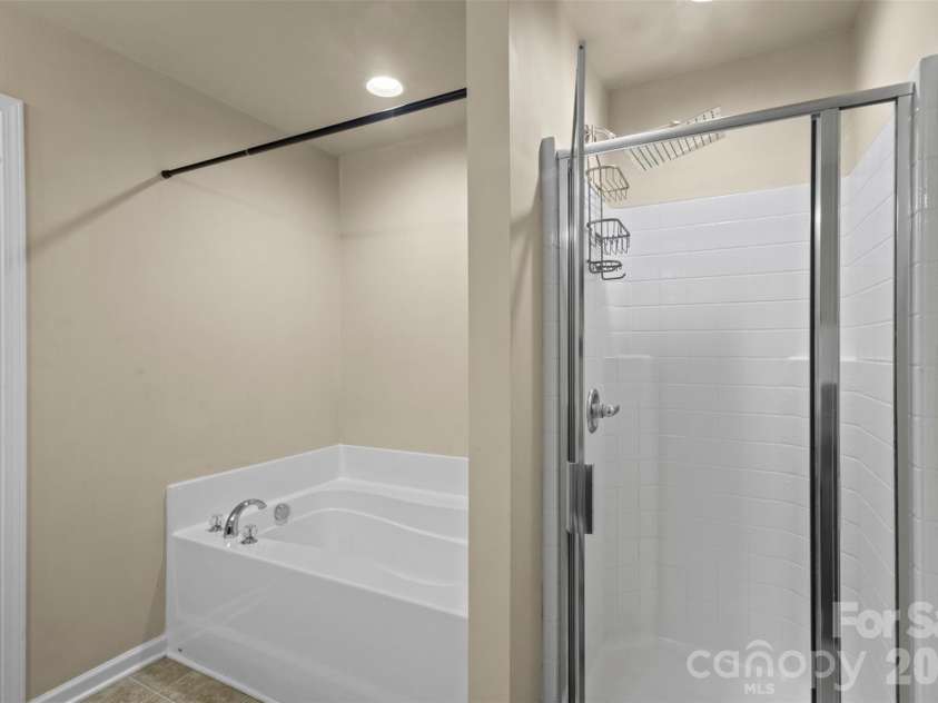 4707 Craigmoss Lane, Charlotte, NC 28278.  MLS# CAR4412951, YatesRealty ID 44986. 