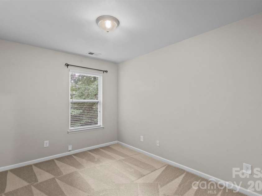 4707 Craigmoss Lane, Charlotte, NC 28278.  MLS# CAR4412951, YatesRealty ID 44986. 
