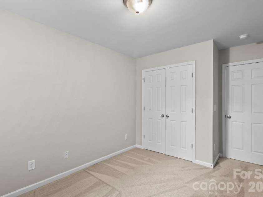 4707 Craigmoss Lane, Charlotte, NC 28278.  MLS# CAR4412951, YatesRealty ID 44986. 