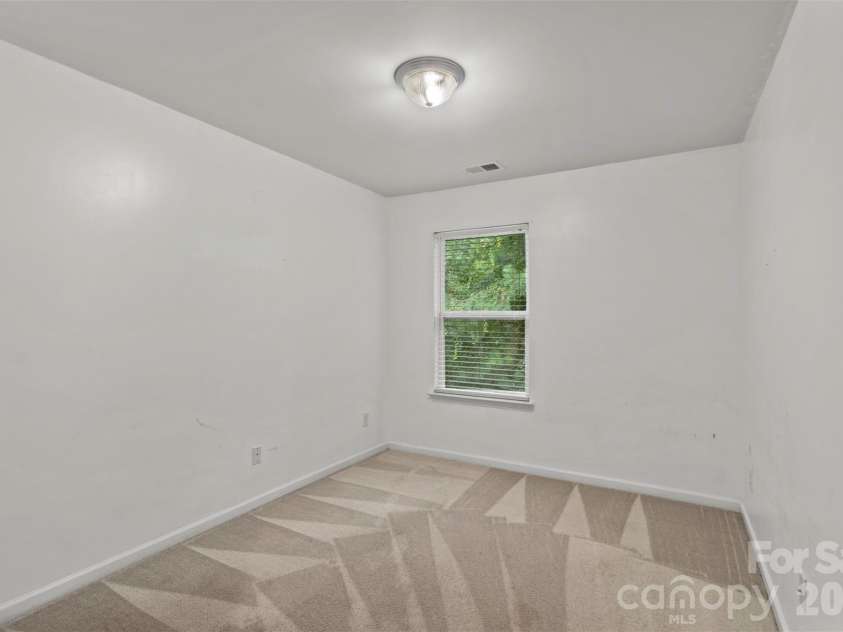 4707 Craigmoss Lane, Charlotte, NC 28278.  MLS# CAR4412951, YatesRealty ID 44986. 