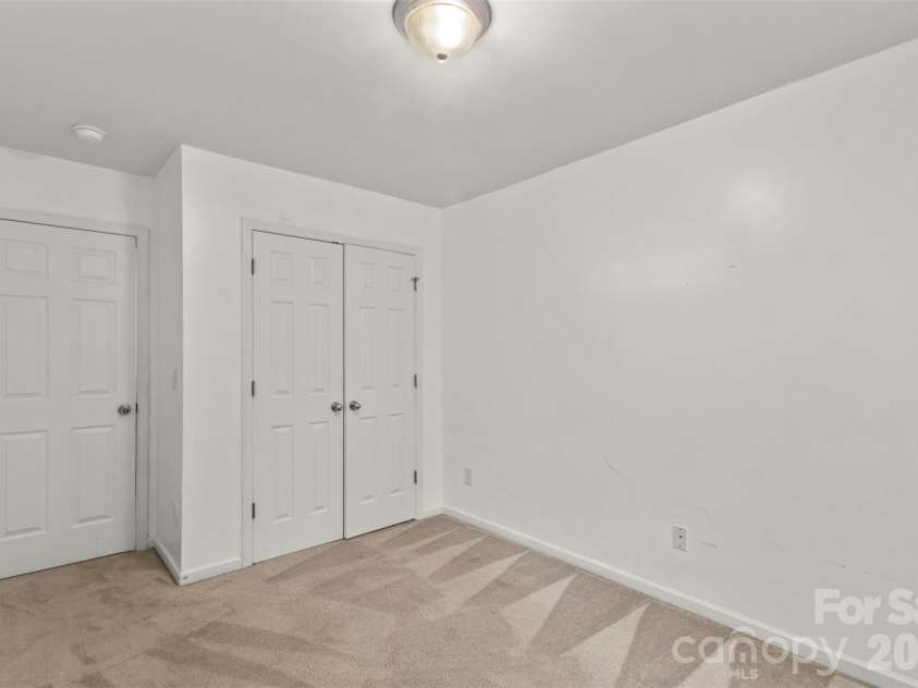 4707 Craigmoss Lane, Charlotte, NC 28278.  MLS# CAR4412951, YatesRealty ID 44986. 