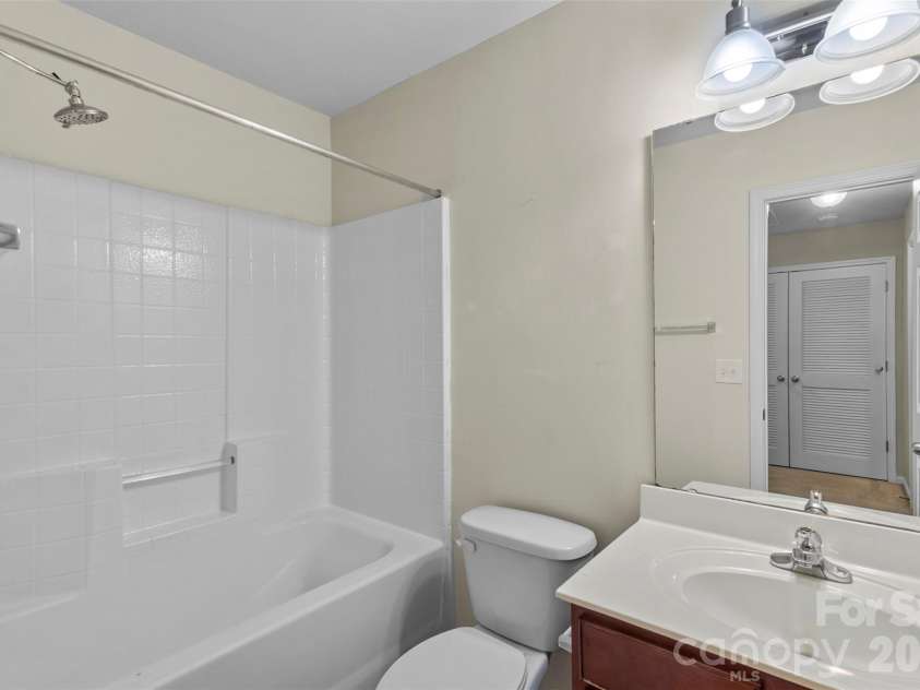 4707 Craigmoss Lane, Charlotte, NC 28278.  MLS# CAR4412951, YatesRealty ID 44986. 