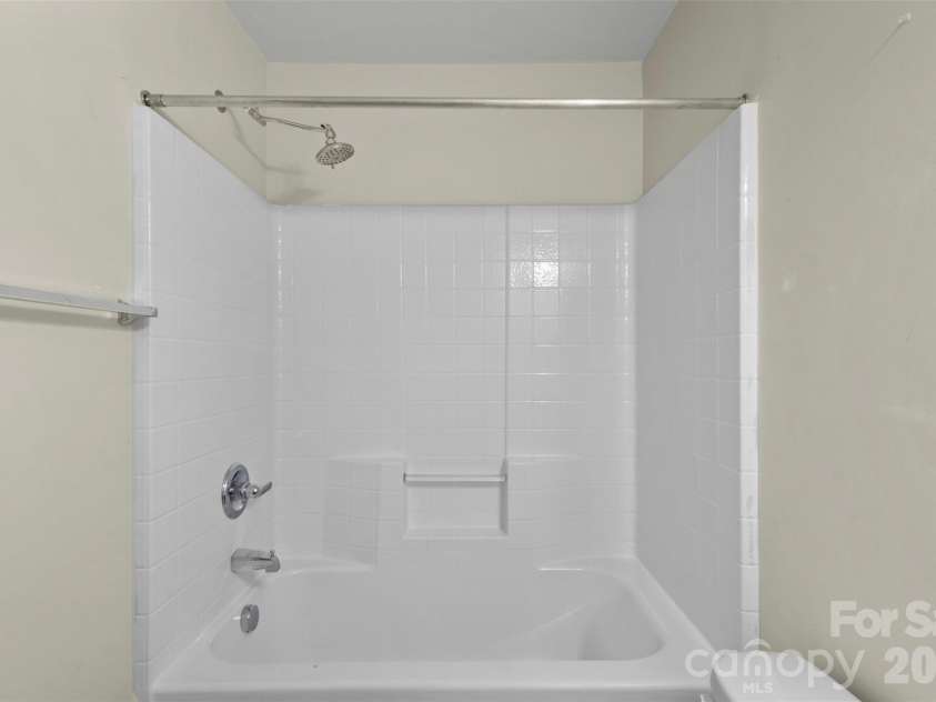 4707 Craigmoss Lane, Charlotte, NC 28278.  MLS# CAR4412951, YatesRealty ID 44986. 