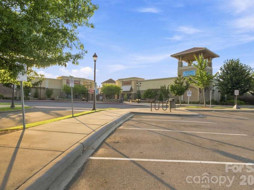 4707 Craigmoss Lane, Charlotte, NC 28278.  MLS# CAR4412951, YatesRealty ID 44986. 