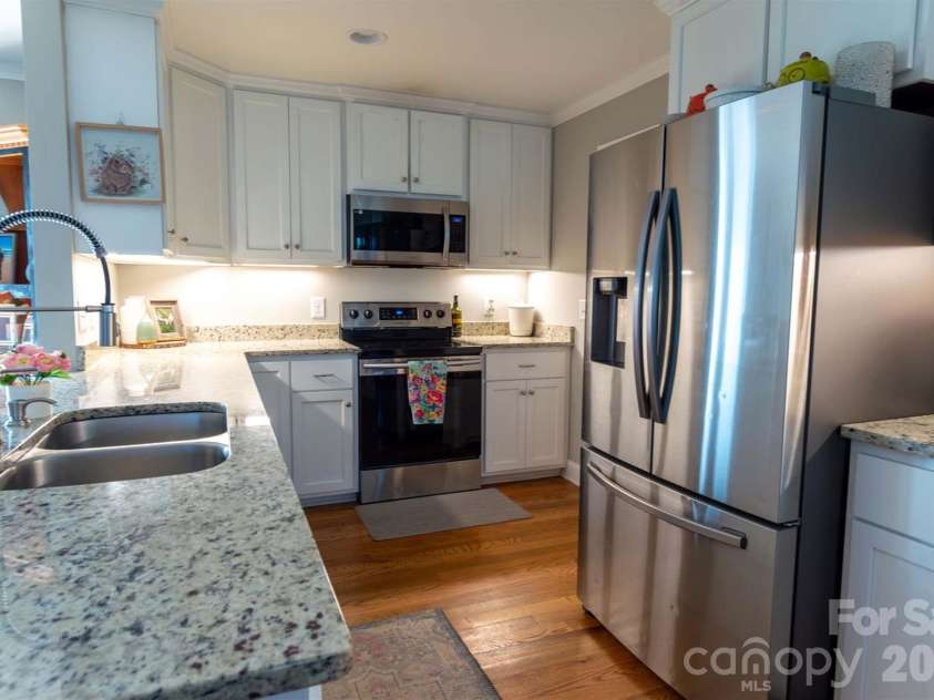 2422 23rd Street Drive, Hickory, NC 28601.  MLS# CAR4415454, YatesRealty ID 44987. 