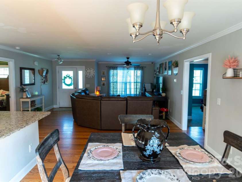 2422 23rd Street Drive, Hickory, NC 28601.  MLS# CAR4415454, YatesRealty ID 44987. 