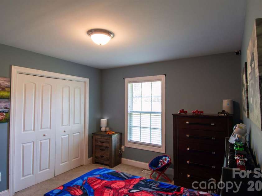 2422 23rd Street Drive, Hickory, NC 28601.  MLS# CAR4415454, YatesRealty ID 44987. 