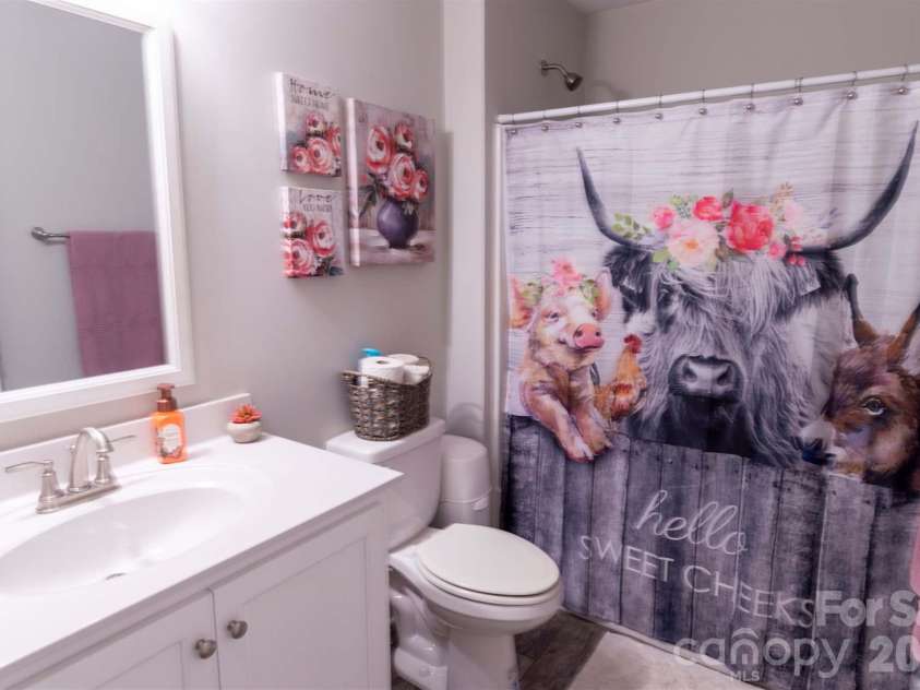 2422 23rd Street Drive, Hickory, NC 28601.  MLS# CAR4415454, YatesRealty ID 44987. 