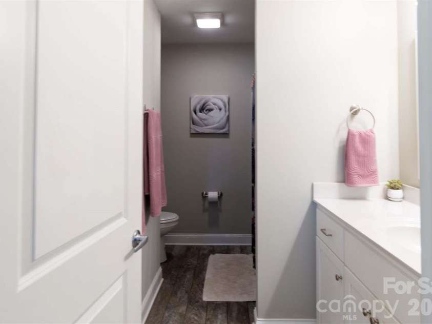 2422 23rd Street Drive, Hickory, NC 28601.  MLS# CAR4415454, YatesRealty ID 44987. 