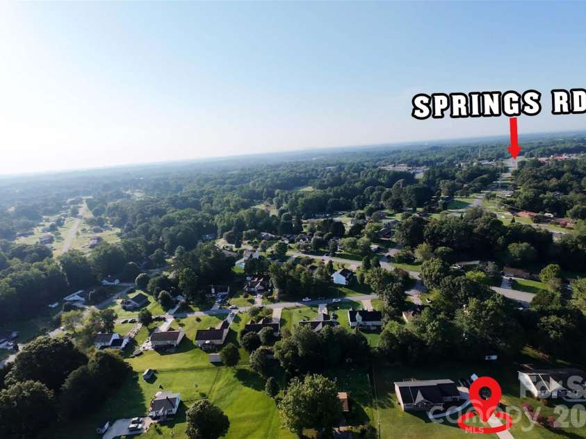 2422 23rd Street Drive, Hickory, NC 28601.  MLS# CAR4415454, YatesRealty ID 44987. 