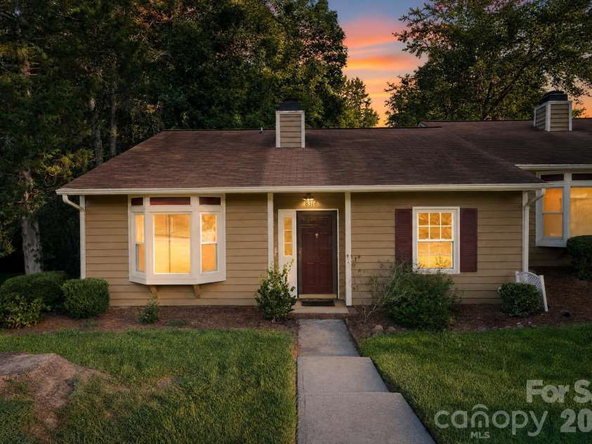 8316 Summerglen Circle, Charlotte, NC 28227.  MLS# CAR4415626, YatesRealty ID 44989. 