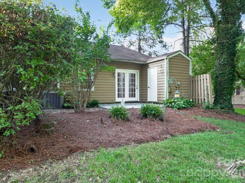 8316 Summerglen Circle, Charlotte, NC 28227.  MLS# CAR4415626, YatesRealty ID 44989. 
