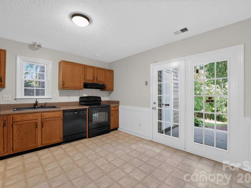 8316 Summerglen Circle, Charlotte, NC 28227.  MLS# CAR4415626, YatesRealty ID 44989. 
