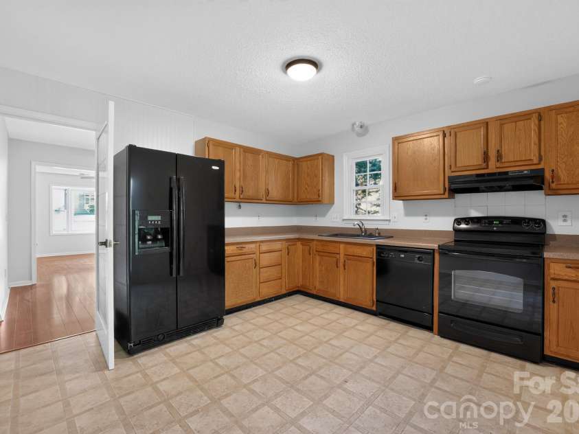 8316 Summerglen Circle, Charlotte, NC 28227.  MLS# CAR4415626, YatesRealty ID 44989. 