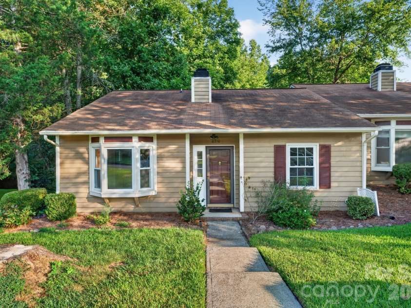 8316 Summerglen Circle, Charlotte, NC 28227.  MLS# CAR4415632, YatesRealty ID 44989. 