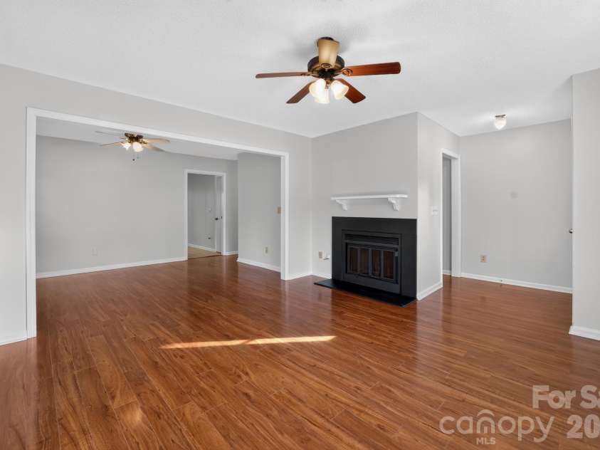 8316 Summerglen Circle, Charlotte, NC 28227.  MLS# CAR4415632, YatesRealty ID 44989. 
