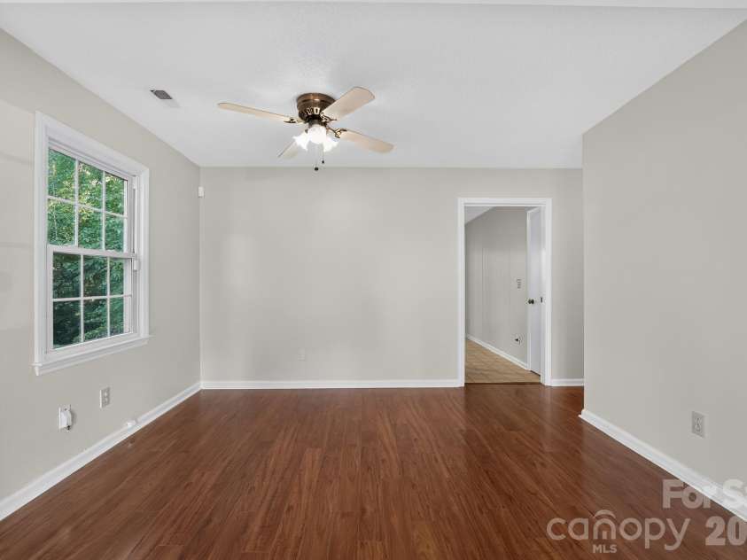 8316 Summerglen Circle, Charlotte, NC 28227.  MLS# CAR4415632, YatesRealty ID 44989. 