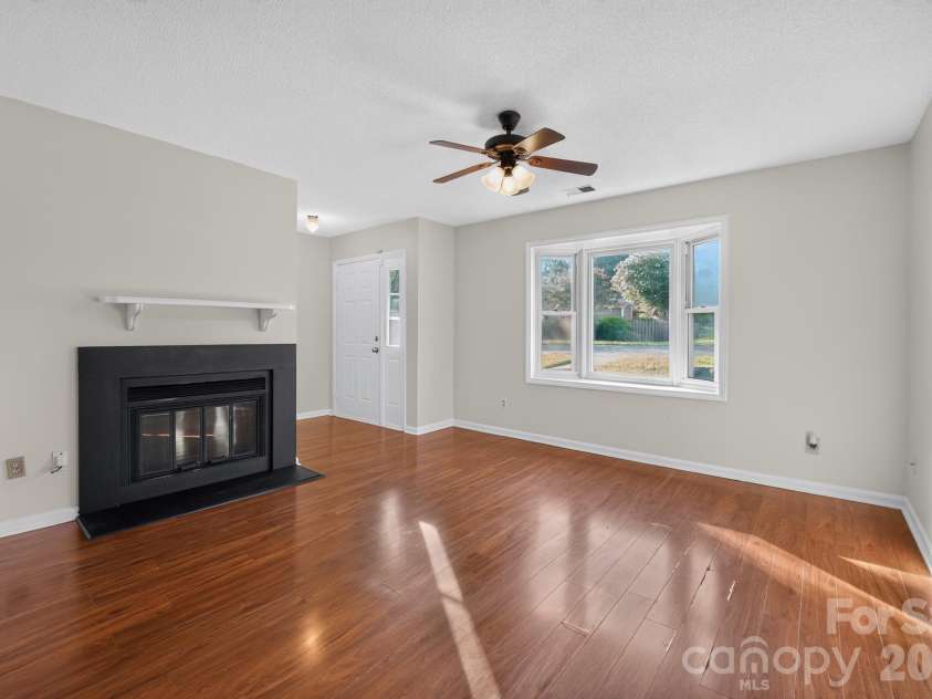 8316 Summerglen Circle, Charlotte, NC 28227.  MLS# CAR4415632, YatesRealty ID 44989. 