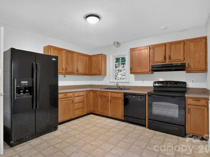 8316 Summerglen Circle, Charlotte, NC 28227.  MLS# CAR4415632, YatesRealty ID 44989. 