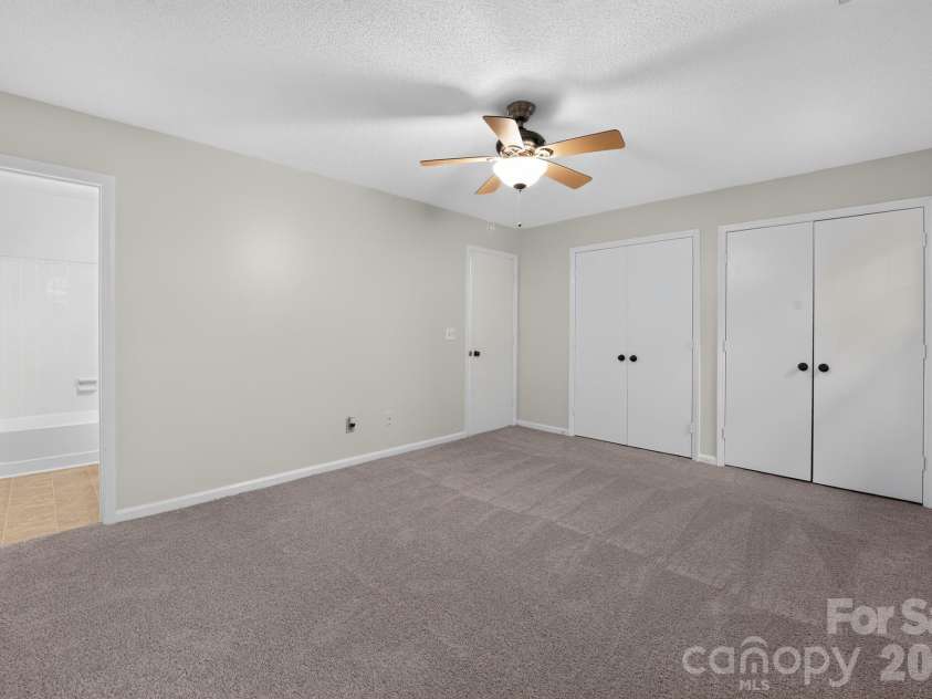 8316 Summerglen Circle, Charlotte, NC 28227.  MLS# CAR4415632, YatesRealty ID 44989. 