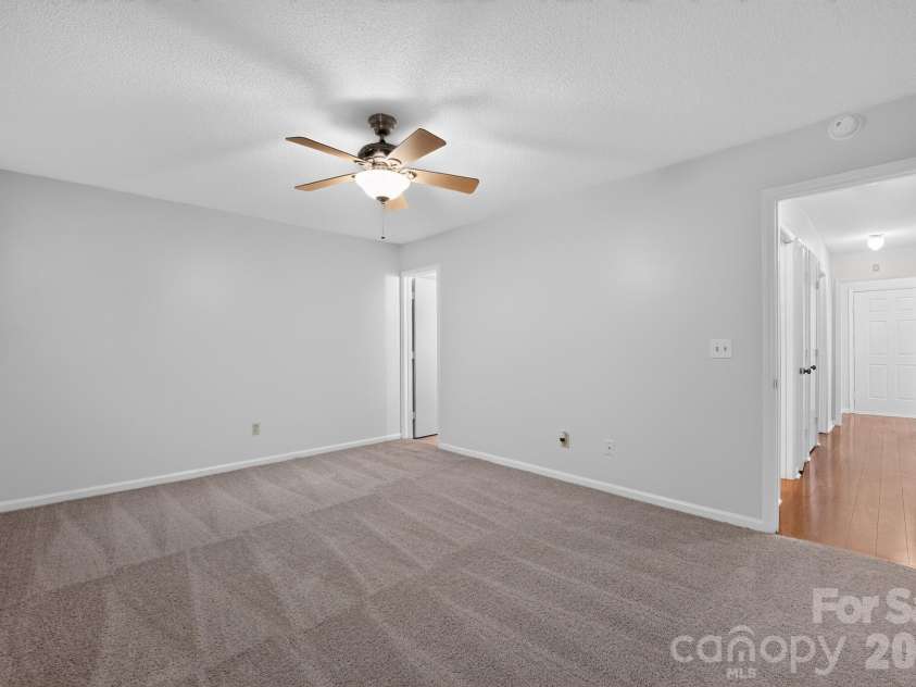 8316 Summerglen Circle, Charlotte, NC 28227.  MLS# CAR4415632, YatesRealty ID 44989. 