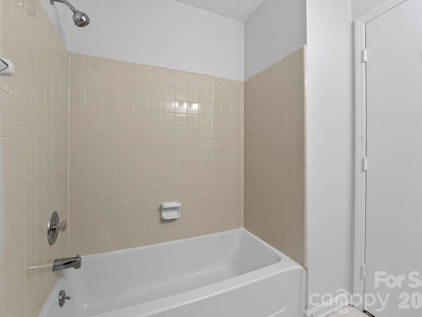 8316 Summerglen Circle, Charlotte, NC 28227.  MLS# CAR4415632, YatesRealty ID 44989. 