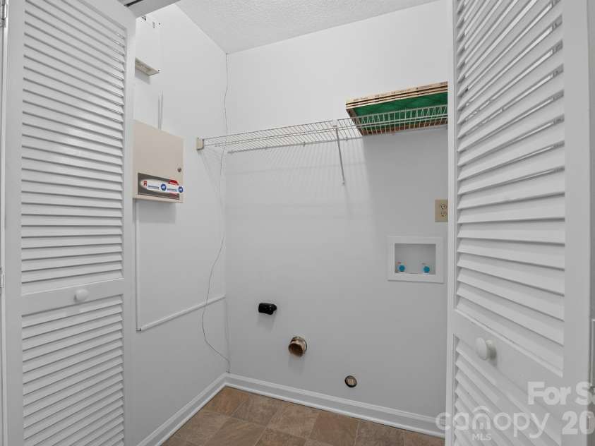 8316 Summerglen Circle, Charlotte, NC 28227.  MLS# CAR4415632, YatesRealty ID 44989. 