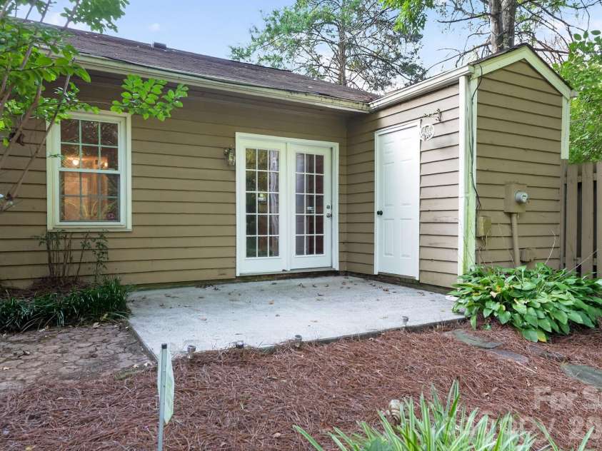8316 Summerglen Circle, Charlotte, NC 28227.  MLS# CAR4415632, YatesRealty ID 44989. 