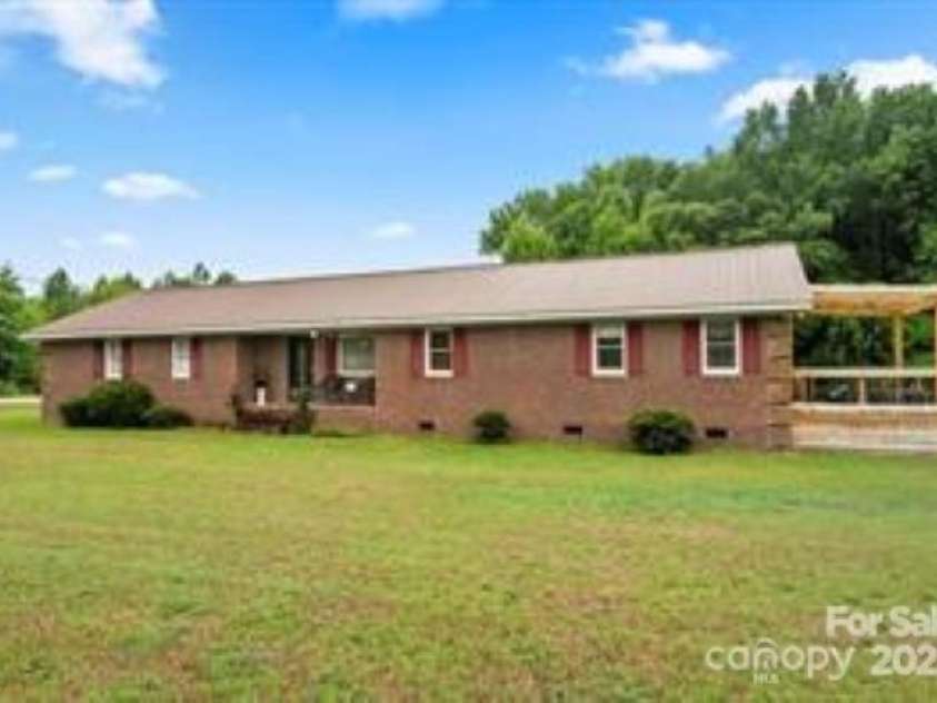 444 Brooke Road, Cheraw, SC 29520.  MLS# CAR4241417, YatesRealty ID 4499. 