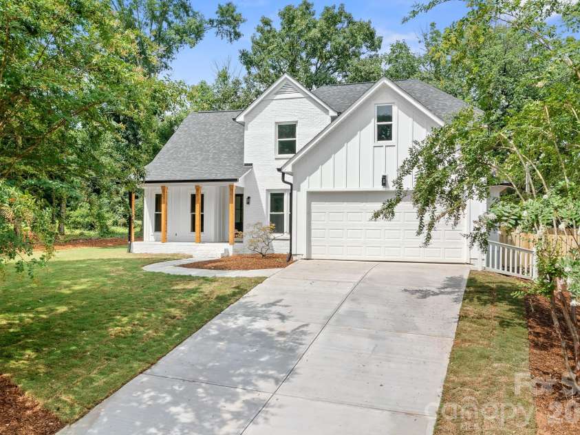 13121 Graymist Drive, Charlotte, NC 28215.  MLS# CAR4412376, YatesRealty ID 44990. 