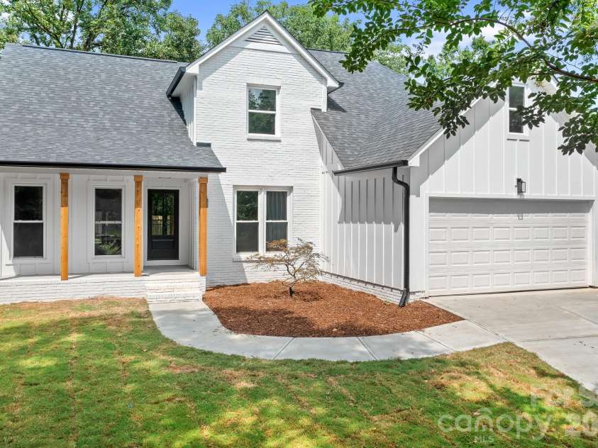 13121 Graymist Drive, Charlotte, NC 28215.  MLS# CAR4412376, YatesRealty ID 44990. 