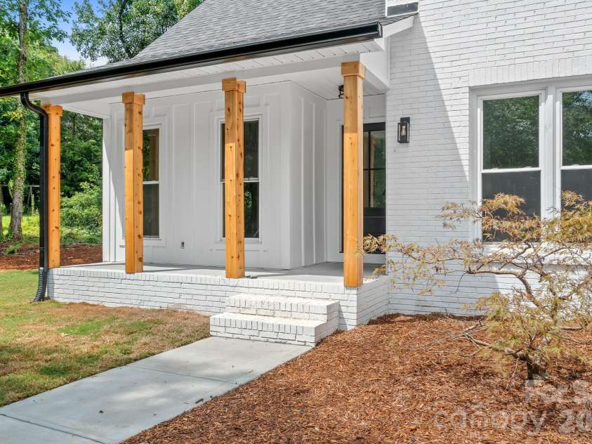 13121 Graymist Drive, Charlotte, NC 28215.  MLS# CAR4412376, YatesRealty ID 44990. 