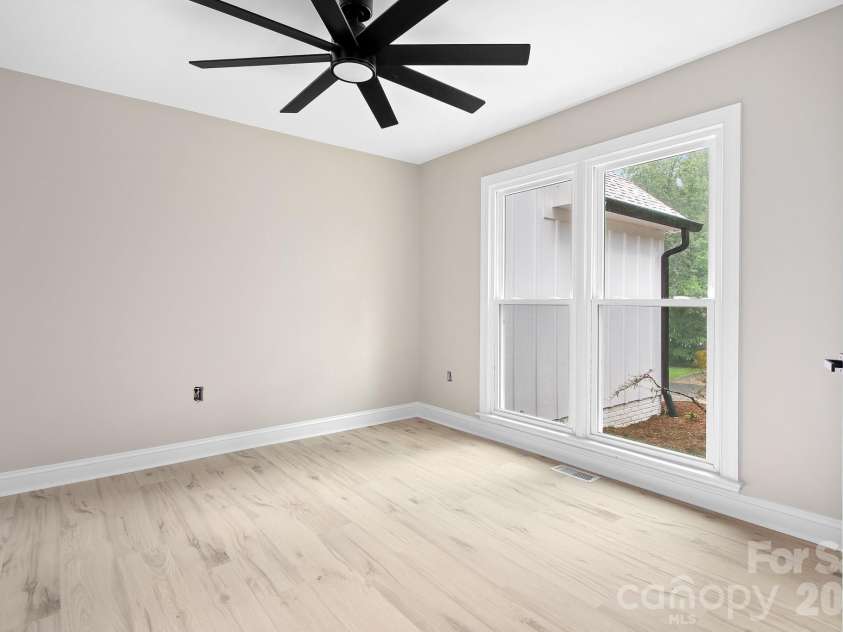 13121 Graymist Drive, Charlotte, NC 28215.  MLS# CAR4412376, YatesRealty ID 44990. 