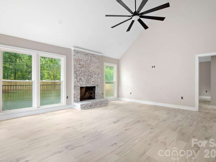 13121 Graymist Drive, Charlotte, NC 28215.  MLS# CAR4412376, YatesRealty ID 44990. 