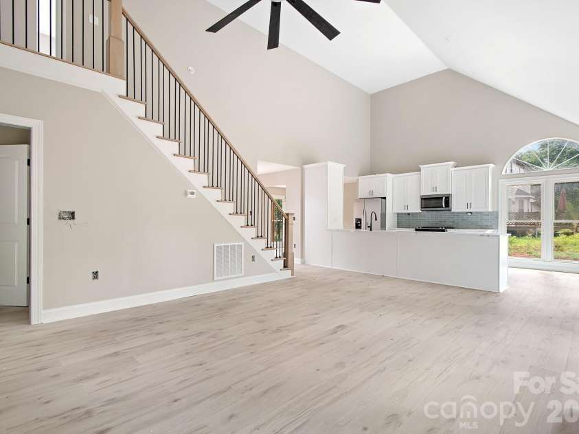 13121 Graymist Drive, Charlotte, NC 28215.  MLS# CAR4412376, YatesRealty ID 44990. 