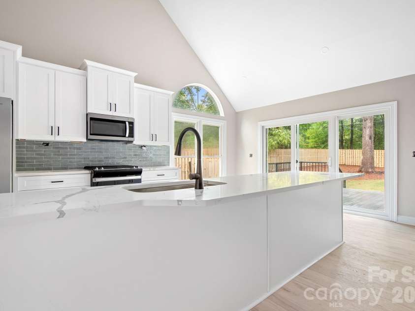 13121 Graymist Drive, Charlotte, NC 28215.  MLS# CAR4412376, YatesRealty ID 44990. 