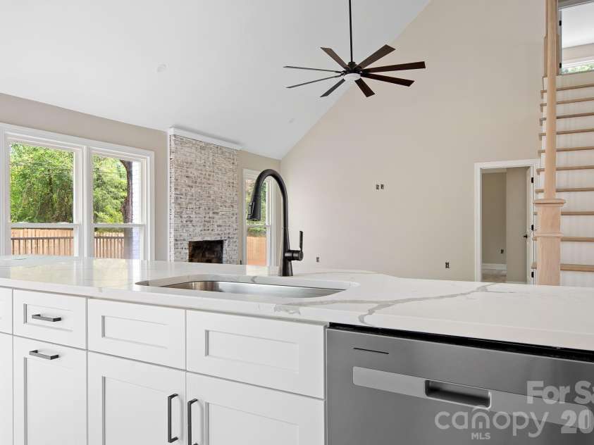 13121 Graymist Drive, Charlotte, NC 28215.  MLS# CAR4412376, YatesRealty ID 44990. 