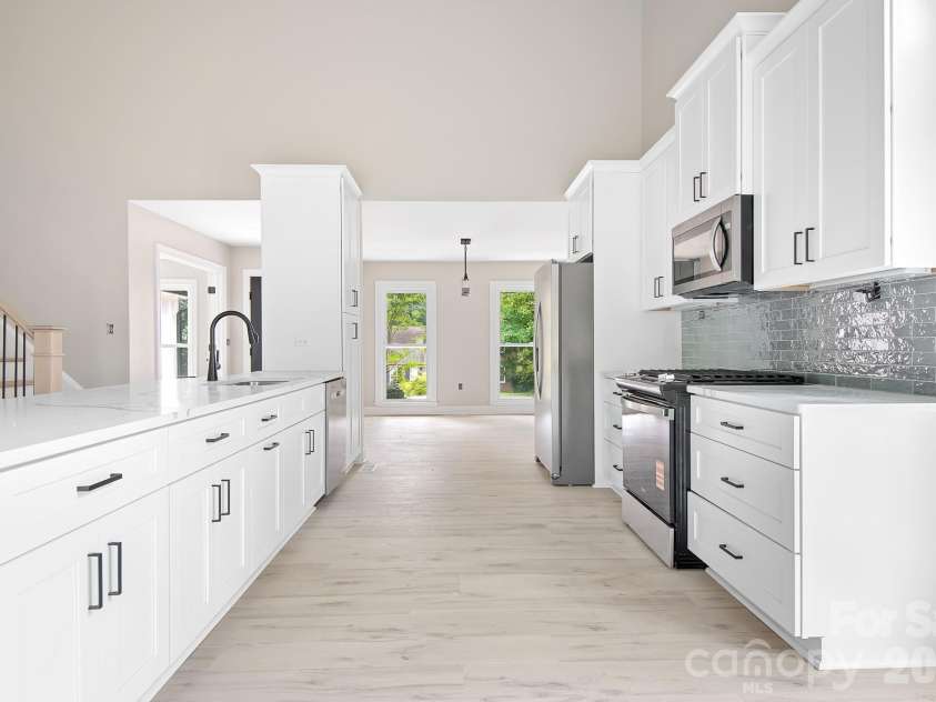 13121 Graymist Drive, Charlotte, NC 28215.  MLS# CAR4412376, YatesRealty ID 44990. 