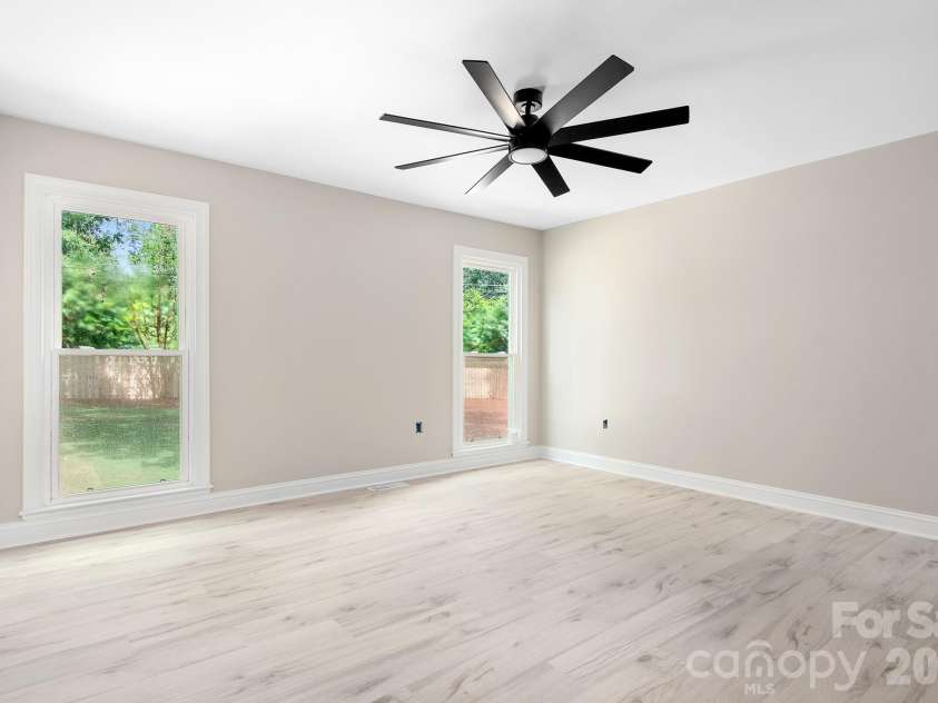 13121 Graymist Drive, Charlotte, NC 28215.  MLS# CAR4412376, YatesRealty ID 44990. 